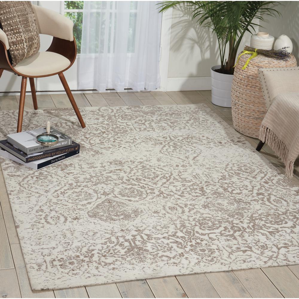 Damask Area Rug, Ivory, 3'6" x 5'6". Picture 4