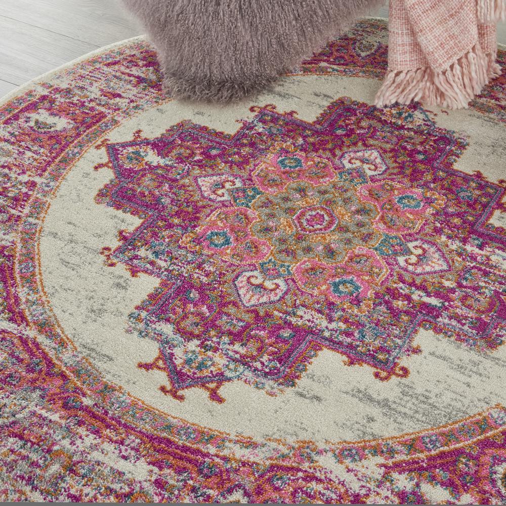 Bohemian Round Area Rug, 5' x Round. Picture 7