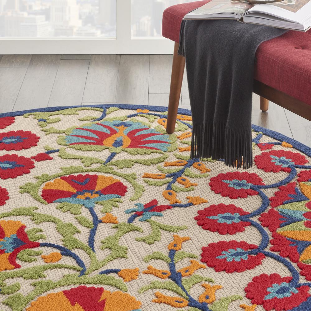 Transitional Round Area Rug, 4' x Round. Picture 9