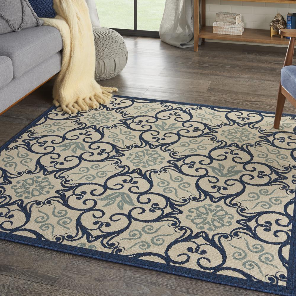 CRB02 Caribbean Ivory/Navy Area Rug- 5'3" x 5'3"square. Picture 2