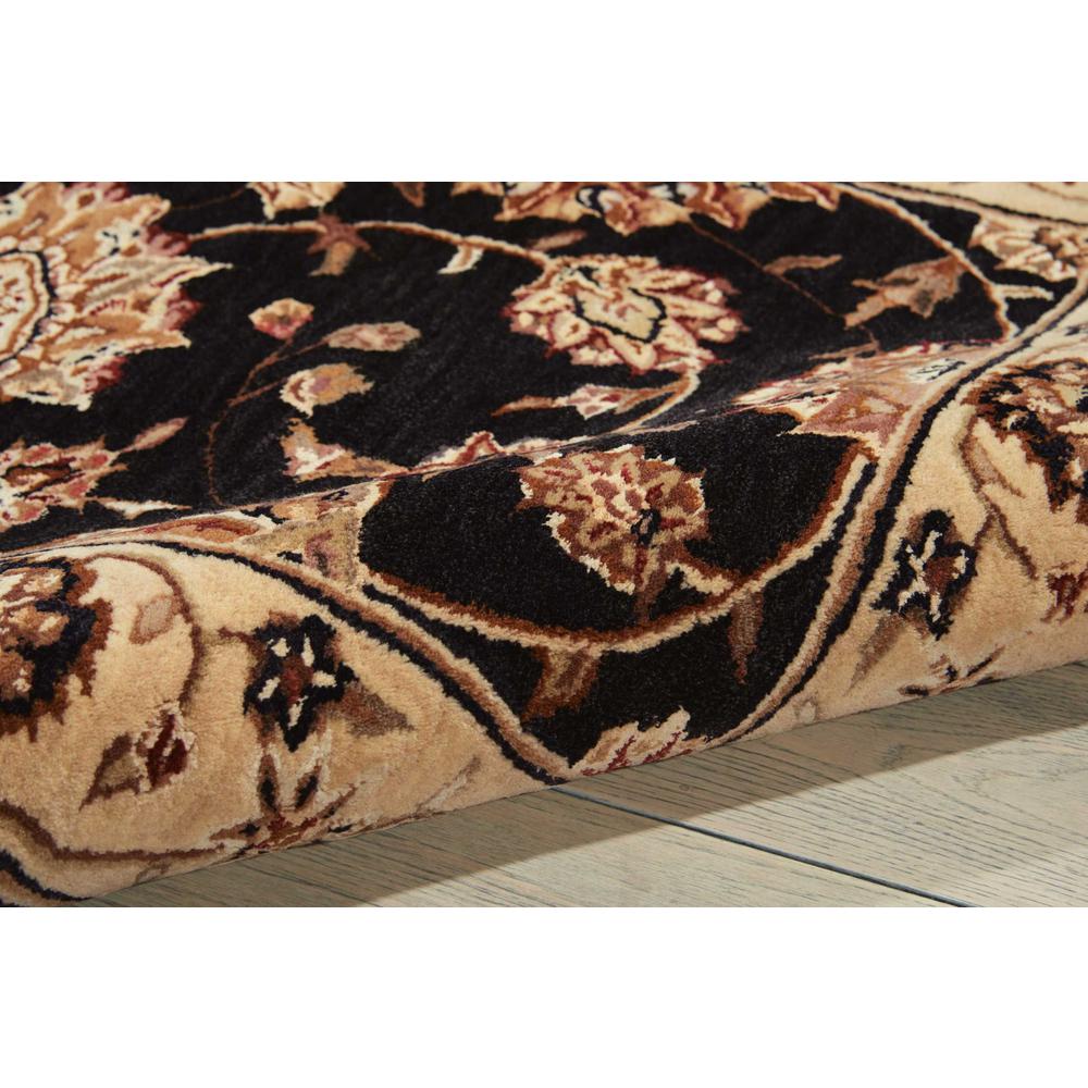 Traditional Rectangle Area Rug, 2' x 3'. Picture 4