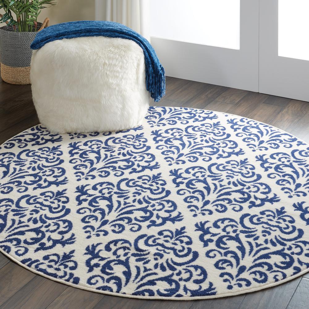 Transitional Round Area Rug, 5' x Round. Picture 10