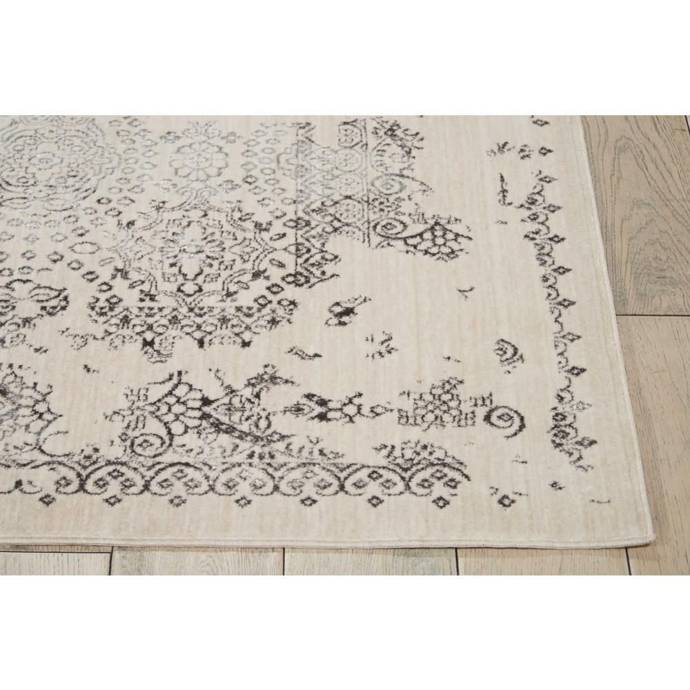 KI34 Silver Screen Area Rug, Ivory/Grey, 5'3" x 7'3". Picture 4
