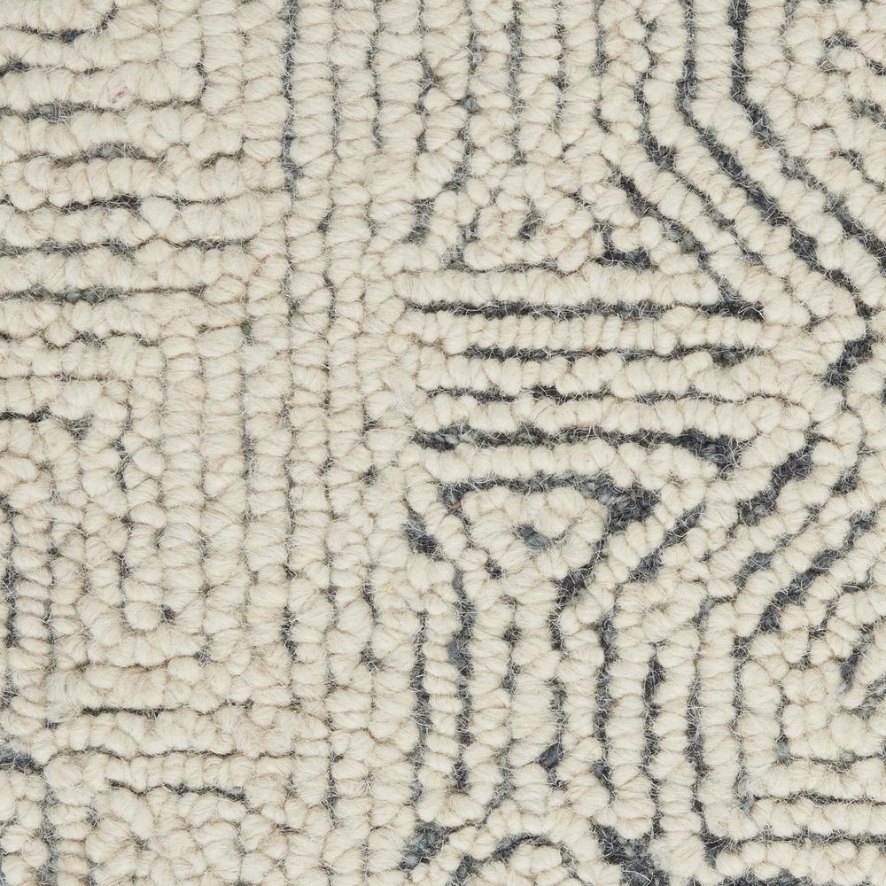 VAI05 Vail Ivory/Navy Area Rug- 3'9" x 5'9". Picture 6