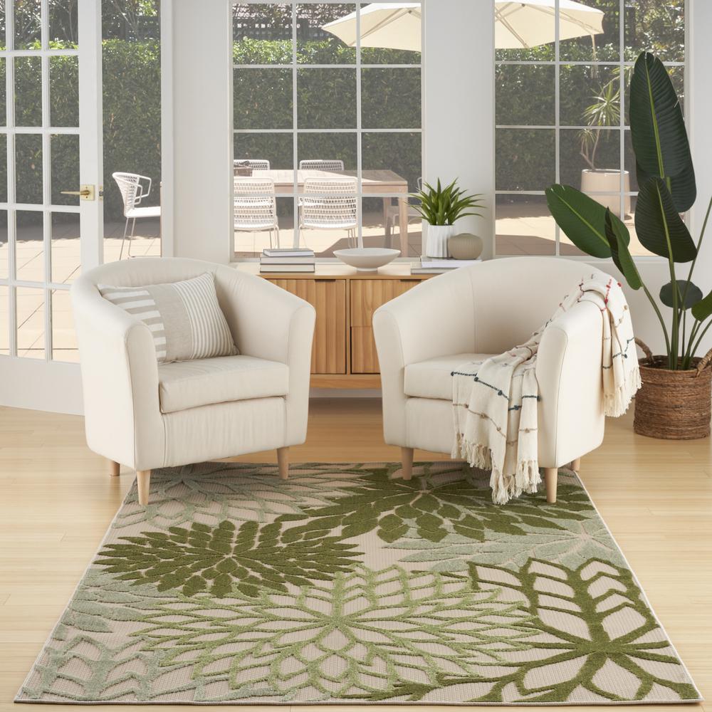 Tropical Rectangle Area Rug, 4' x 6'. Picture 3