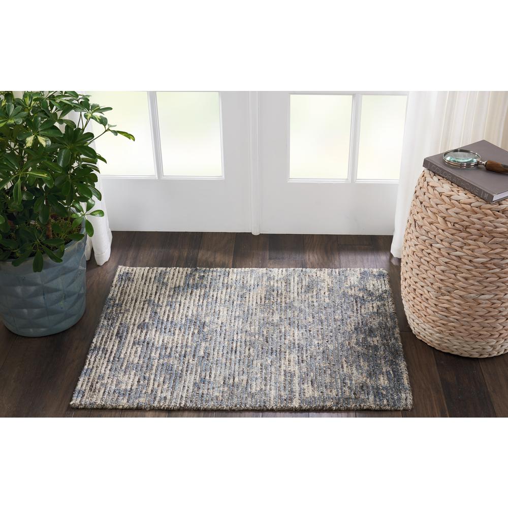 Modern Rectangle Area Rug, 2' x 3'. Picture 2