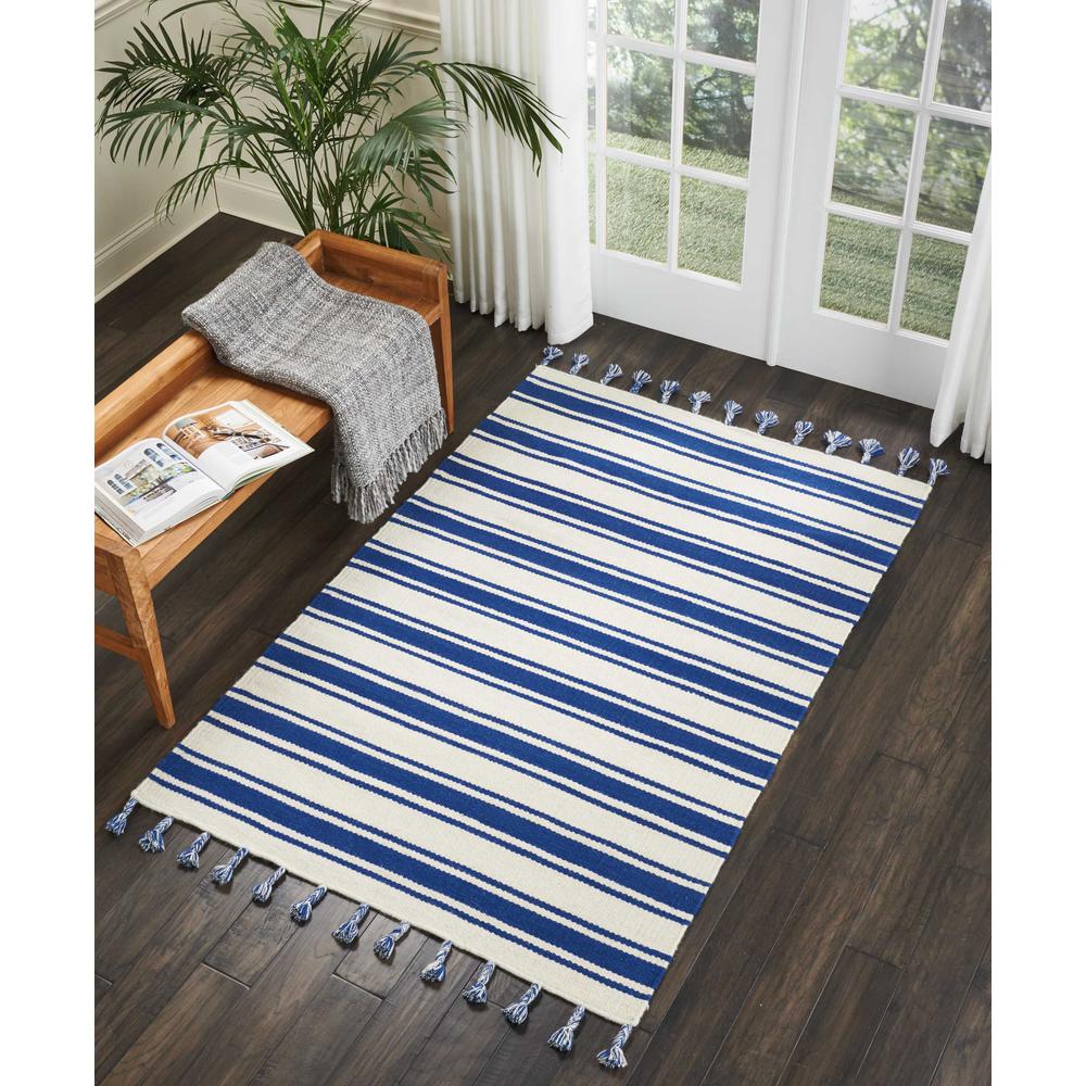 Solano Area Rug, Ivory/Navy, 4' x 6'6". Picture 2
