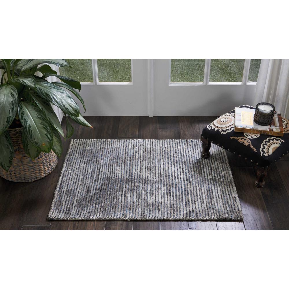 Modern Rectangle Area Rug, 2' x 3'. Picture 3