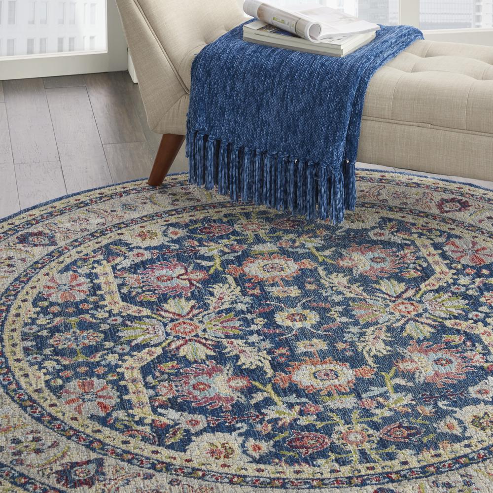 Traditional Round Area Rug, 4' x Round. Picture 8