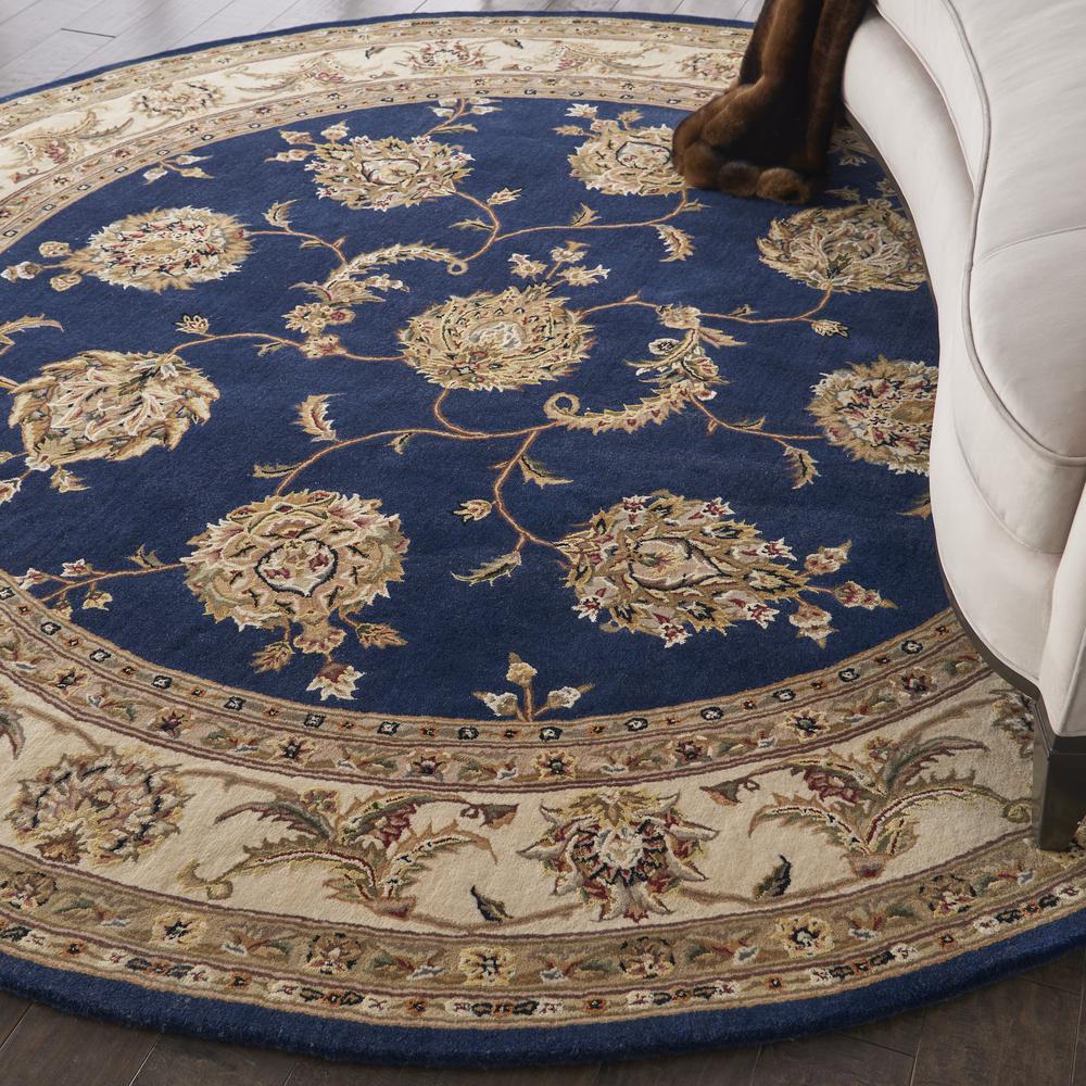 Traditional Round Area Rug, 8' x Round. Picture 8