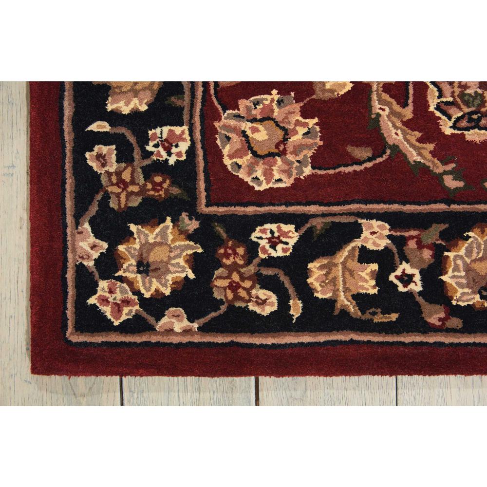 Traditional Rectangle Area Rug, 4' x 6'. Picture 3