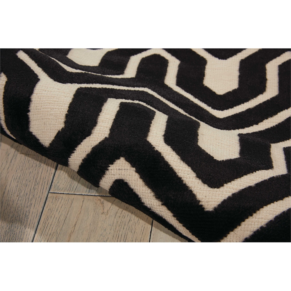 Ultima Ivory/Black Area Rug. Picture 4