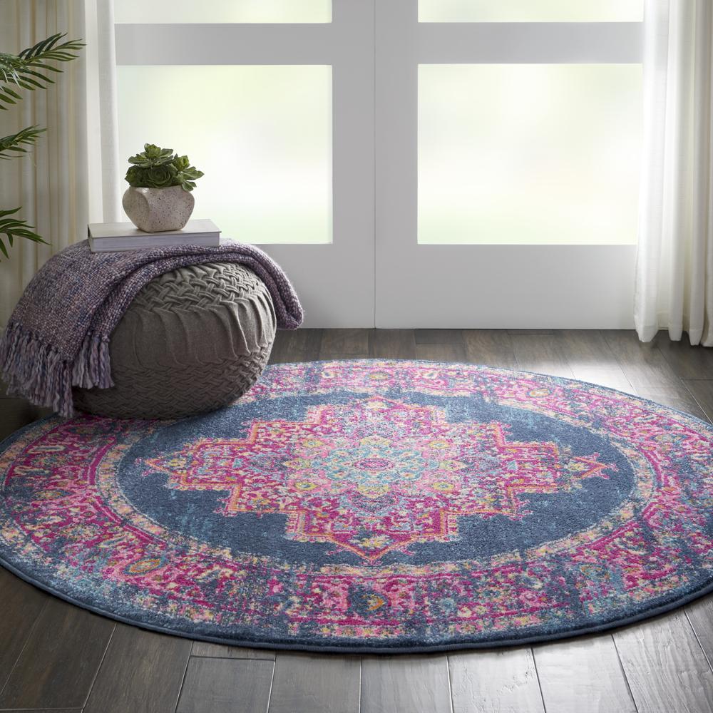 Bohemian Round Area Rug, 5' x Round. Picture 3