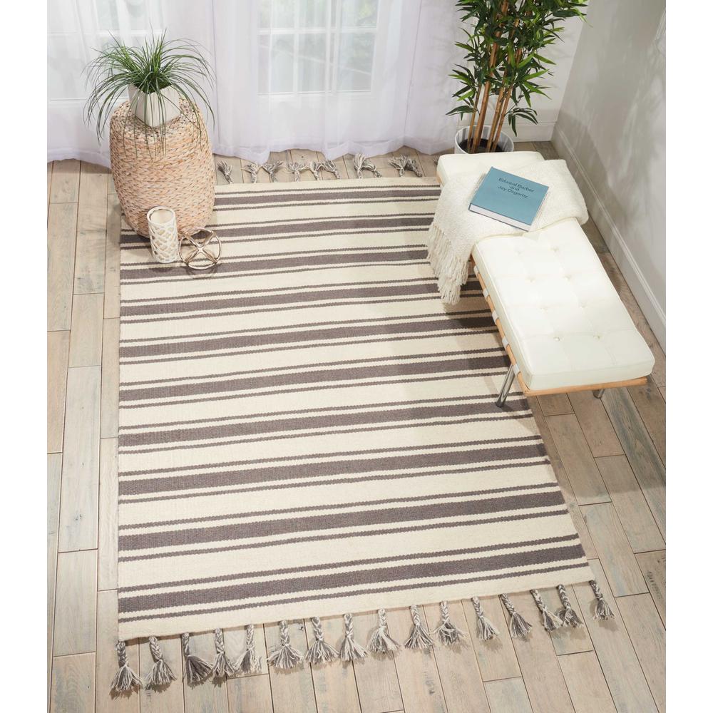 Solano Area Rug, Ivory/Grey, 4' x 6'6". Picture 2