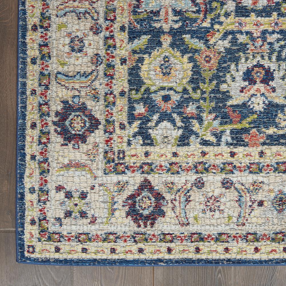Traditional Rectangle Area Rug, 4' x 6'. Picture 4