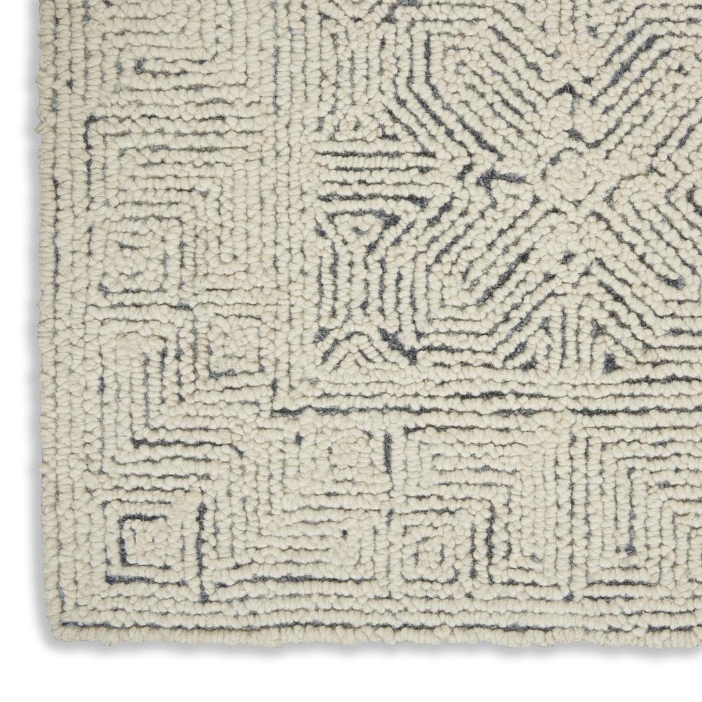 VAI05 Vail Ivory/Navy Area Rug- 3'9" x 5'9". Picture 5