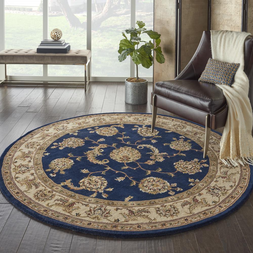 Traditional Round Area Rug, 4' x Round. Picture 3