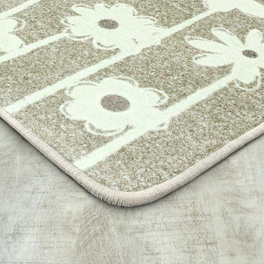 Big Blooms 3'10" x 5'4" area rug in color Linen. Picture 2