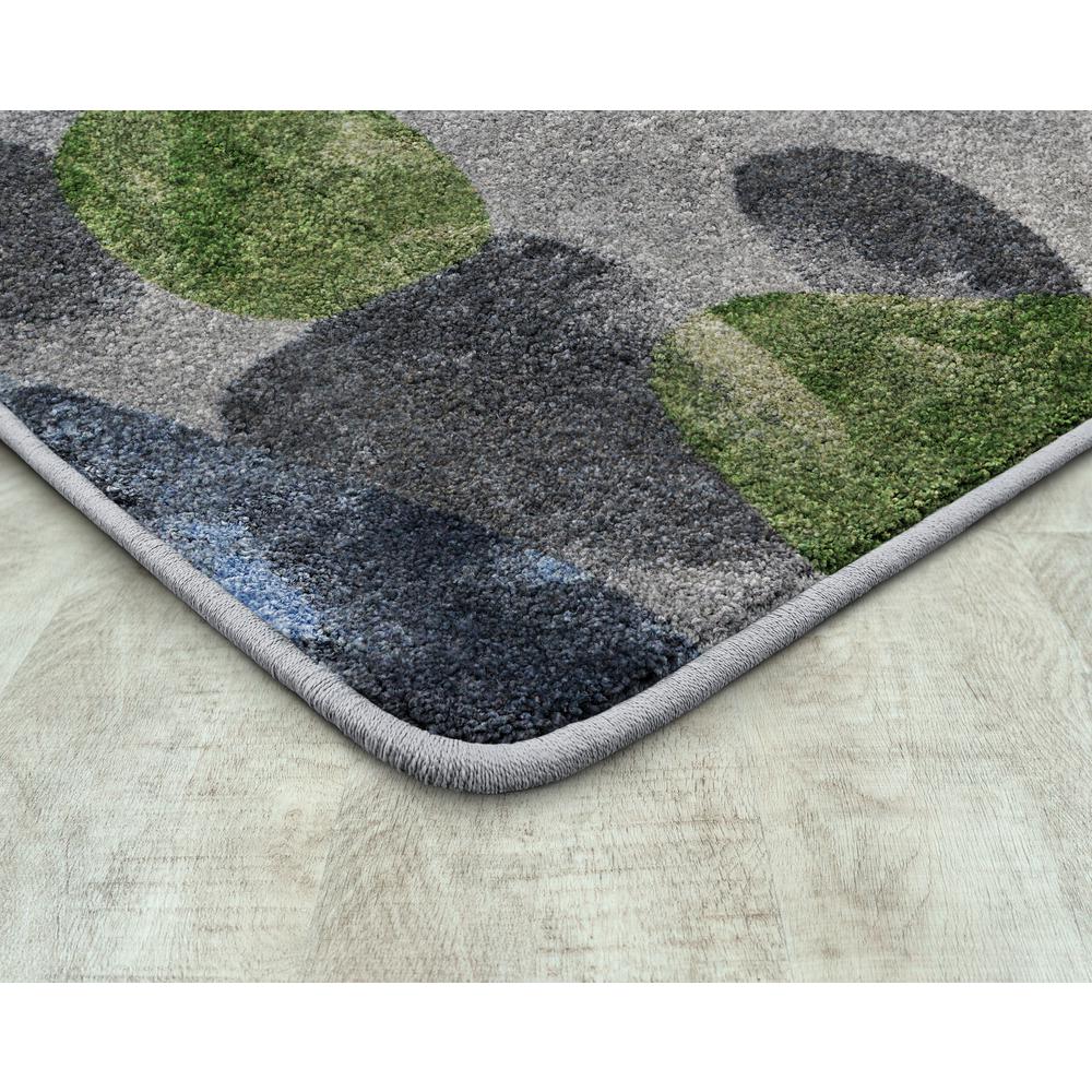 Riverstone 5'4" x 7'8" area rug in color Gray. Picture 1