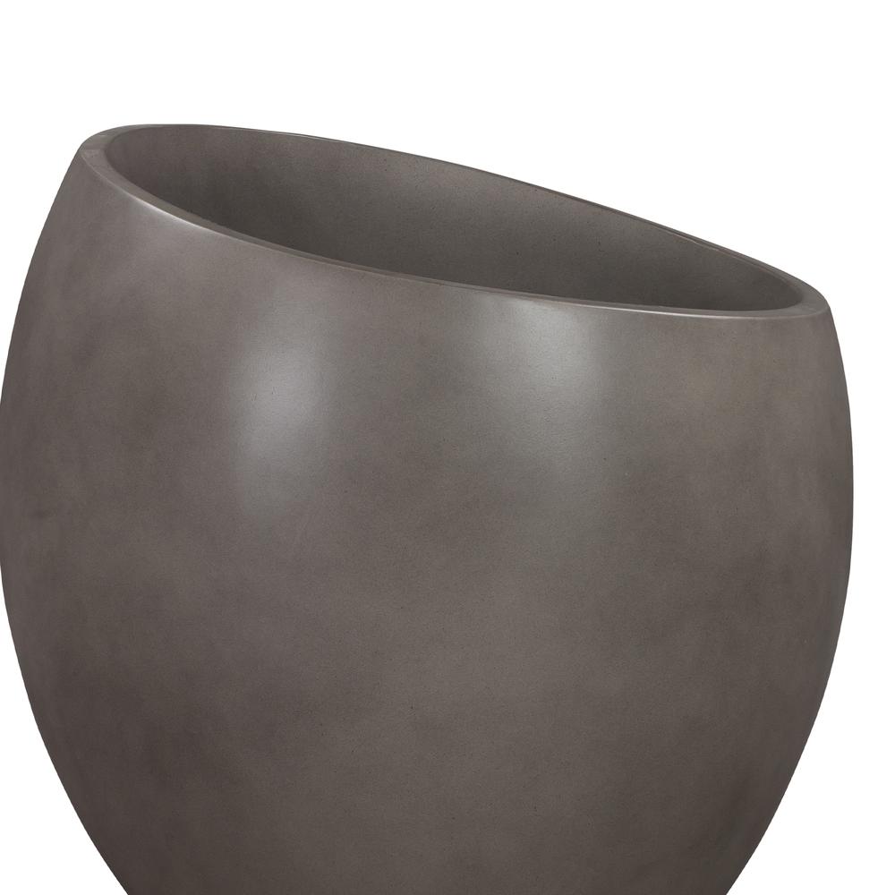 Moonstone Large Indoor or Outdoor Planter in Grey Concrete. Picture 1