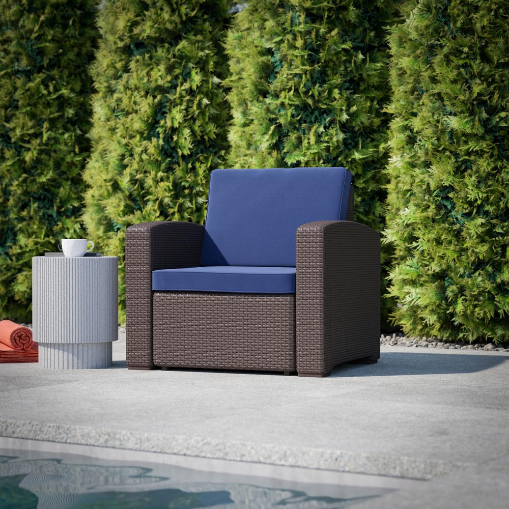 Contemporary Outdoor Chair. Picture 4