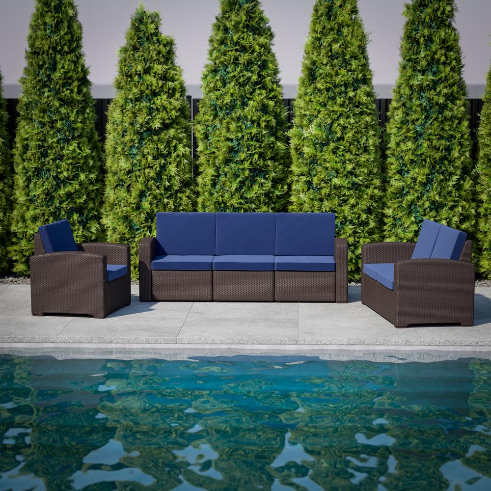 Contemporary Outdoor Loveseat. Picture 5
