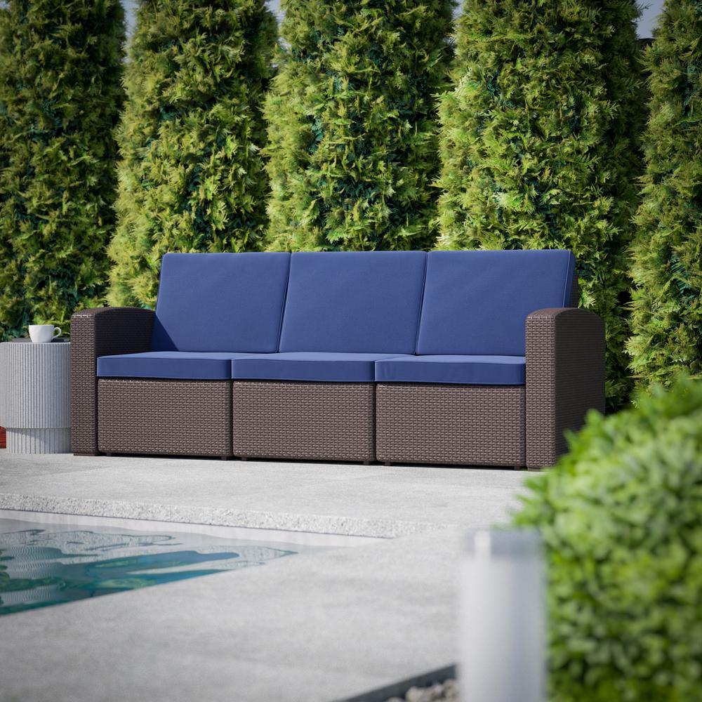 Contemporary Outdoor Sofa. Picture 4