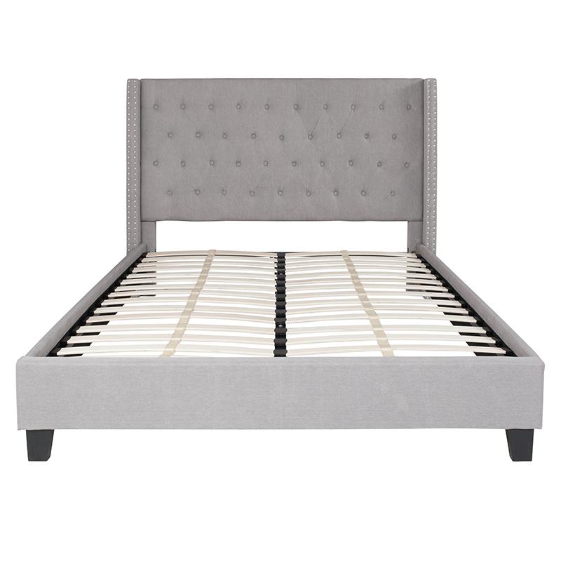 Queen Size Tufted Upholstered Platform Bed in Light Gray Fabric. Picture 3