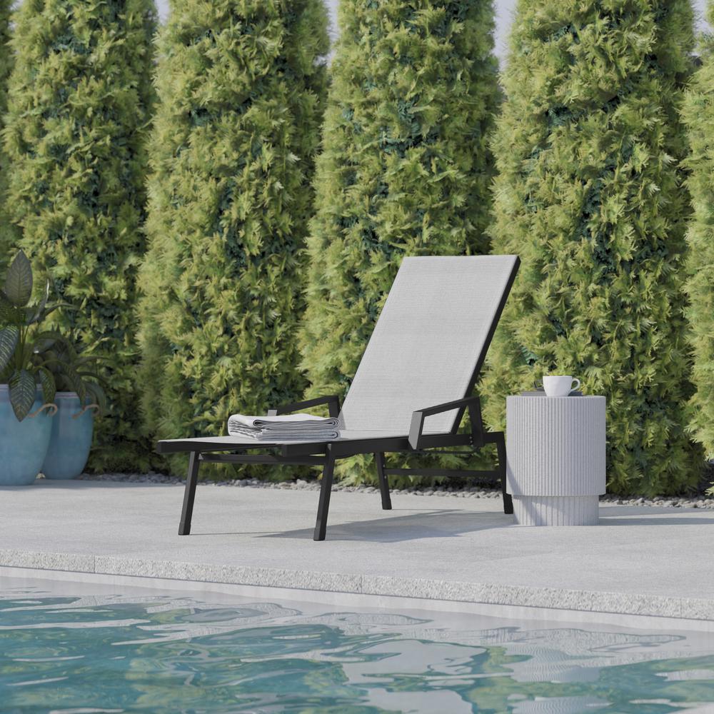 Modern Outdoor Chaise Lounge Chair. Picture 5