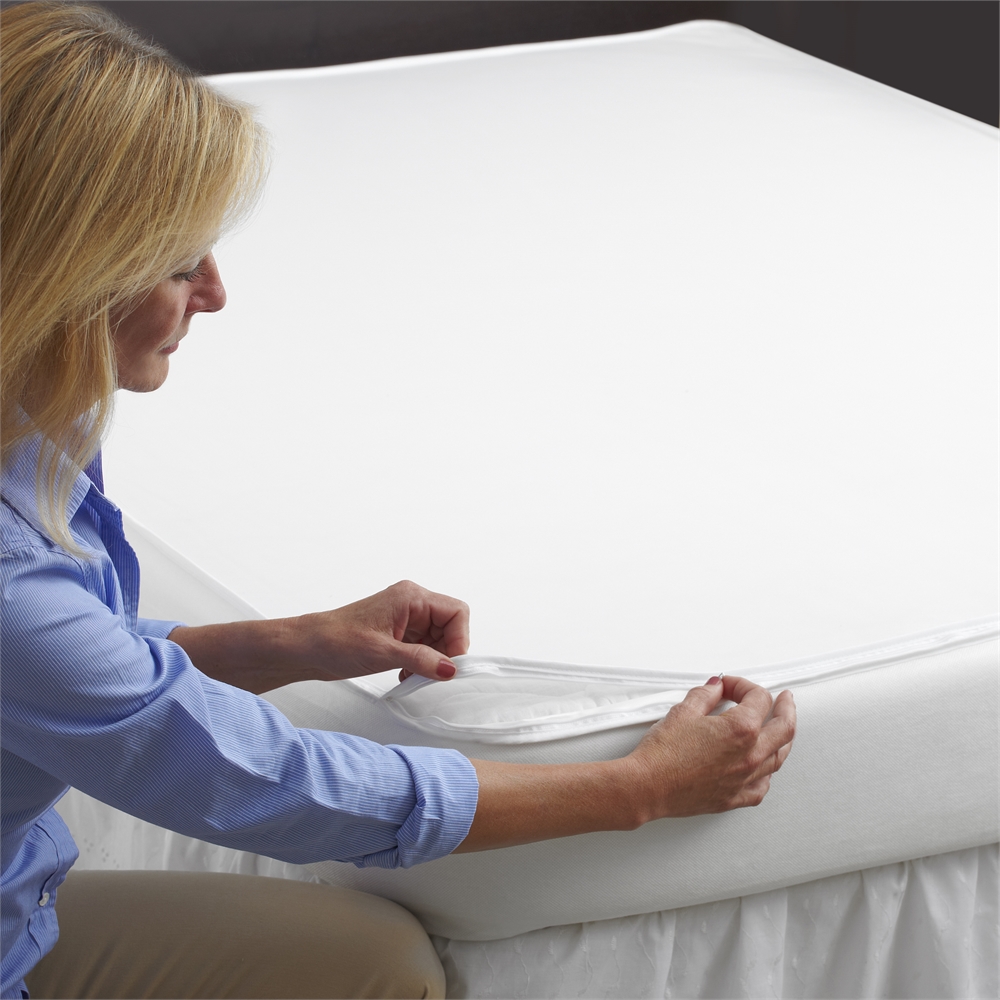 Total Encasement Mattress Protector KING, White. Picture 2