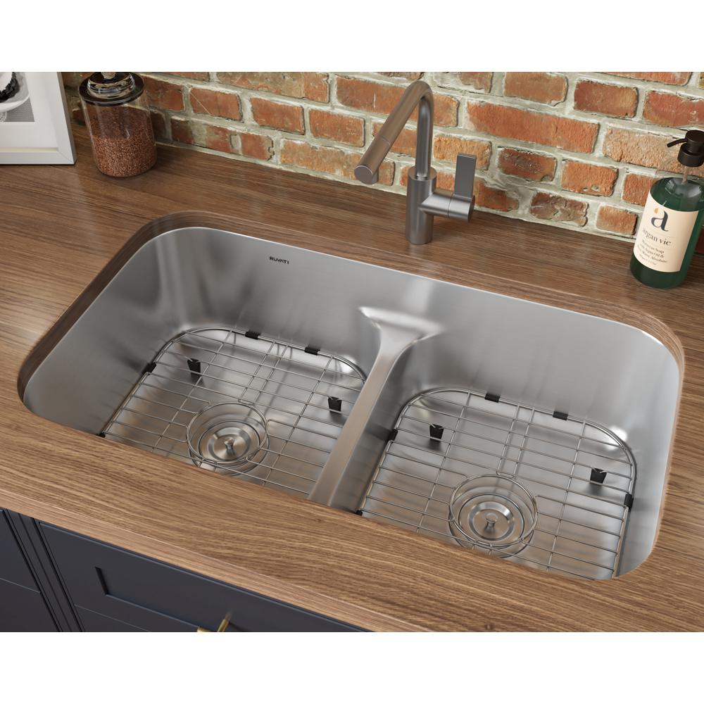 Ruvati 32-inch Low-Divide 50/50 Double Bowl Undermount 16 Gauge Stainless Steel Undermount Kitchen Sink Low Divide