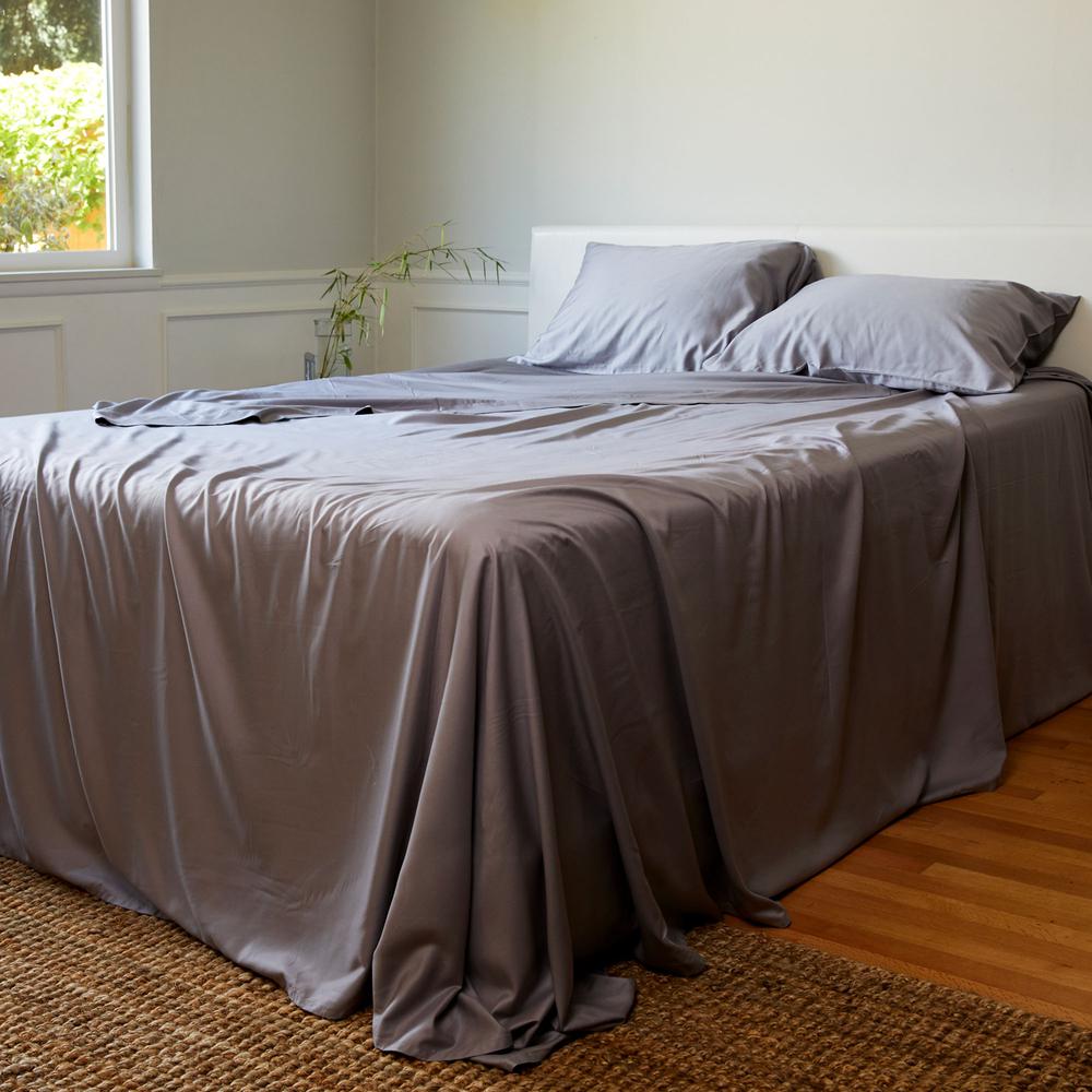 BedVoyage Luxury 100% viscose from Bamboo Bed Sheet Set, Split King - Platinum. Picture 3