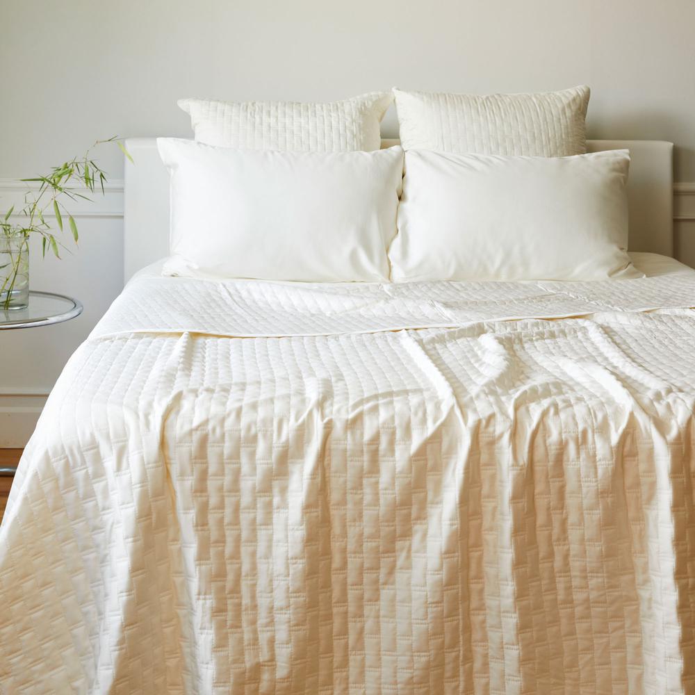 BedVoyage Luxury 100% viscose from Bamboo Quilted Coverlet, Queen - Ivory. Picture 2