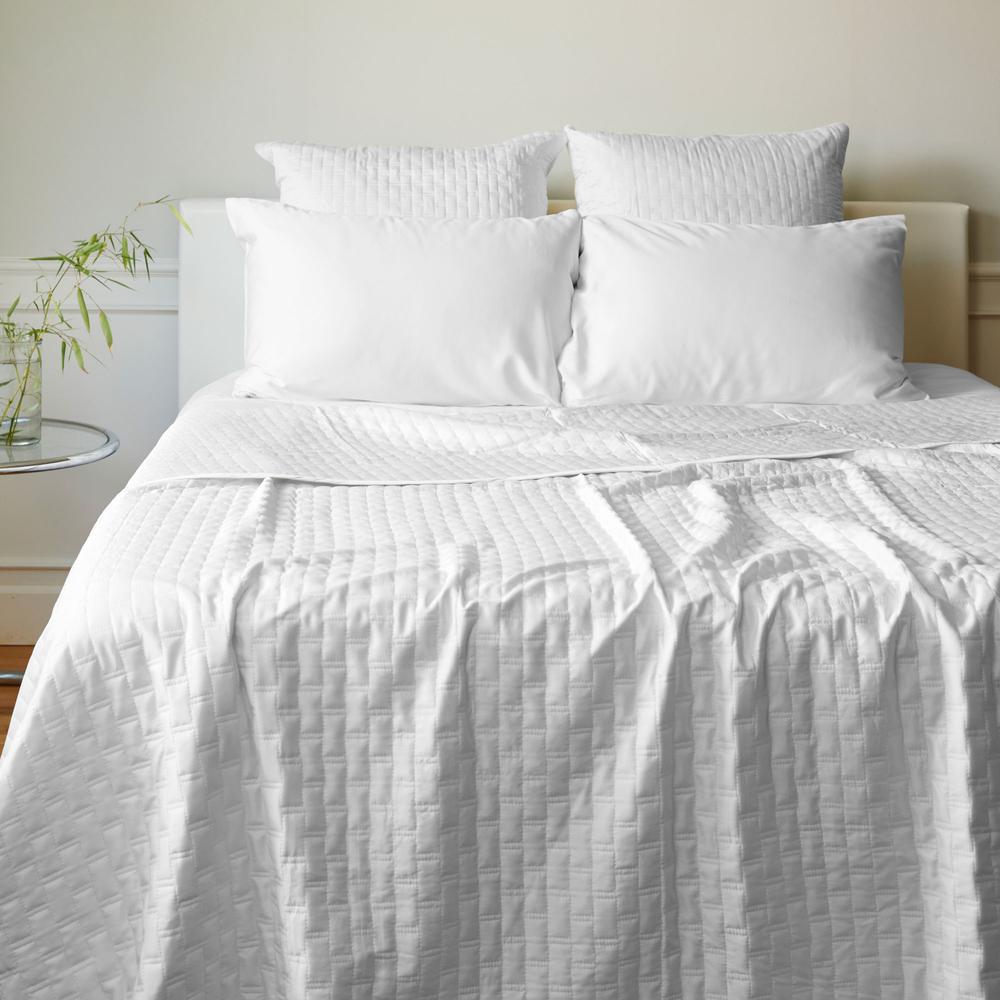 BedVoyage Luxury 100% viscose from Bamboo Quilted Coverlet, Queen - White. Picture 2