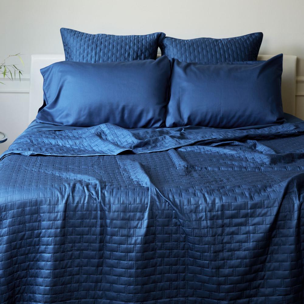 BedVoyage Luxury 100% viscose from Bamboo Quilted Coverlet, Queen - Indigo. Picture 2