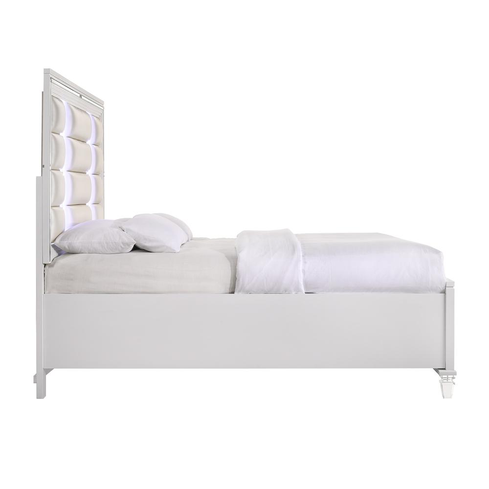 Picket House Furnishings Charlotte 2-Drawer Queen Storage Bed in White. Picture 4