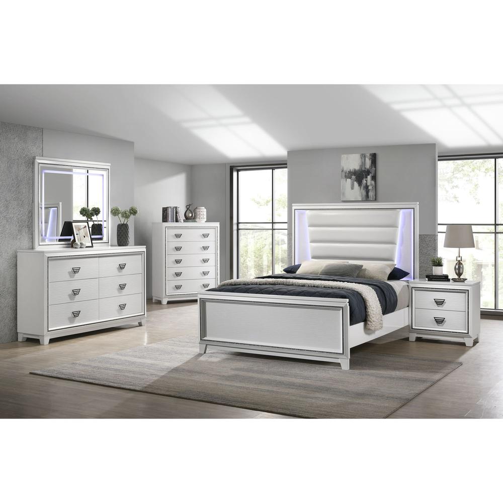 Picket House Furnishings Taunder Dresser with LED Mirror in White. Picture 2