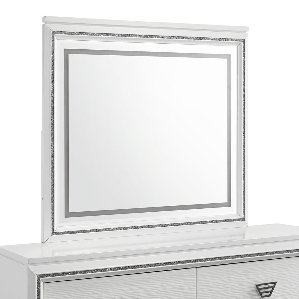 Picket House Furnishings Taunder Dresser with LED Mirror in White. Picture 7