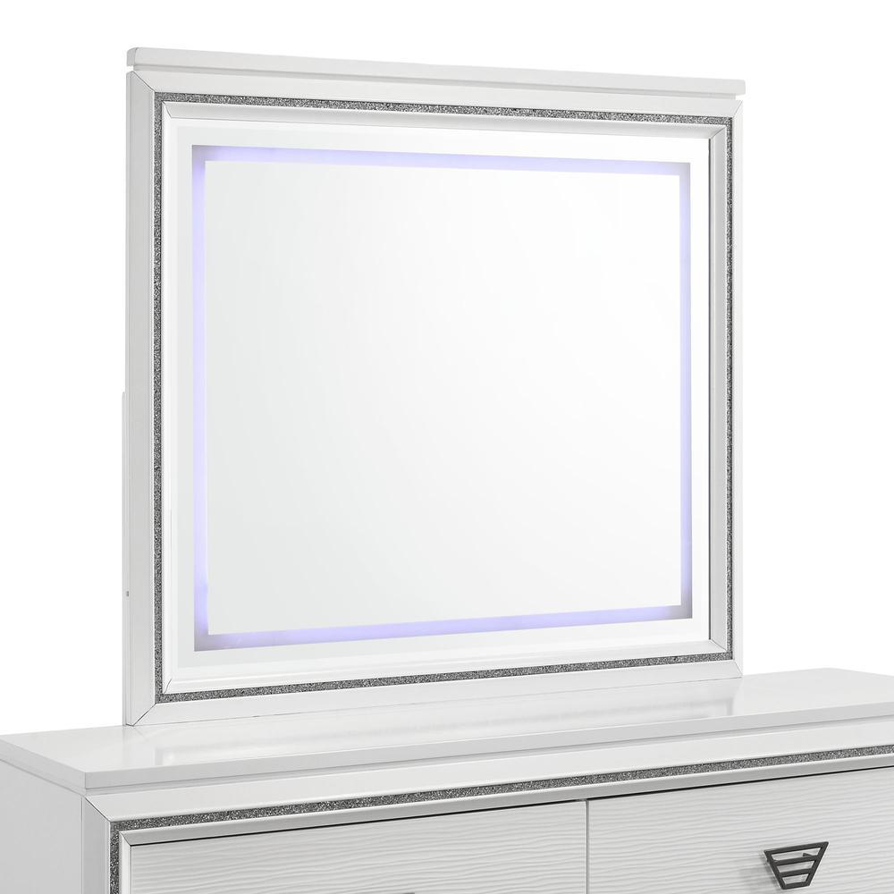 Picket House Furnishings Taunder Dresser with LED Mirror in White. Picture 8