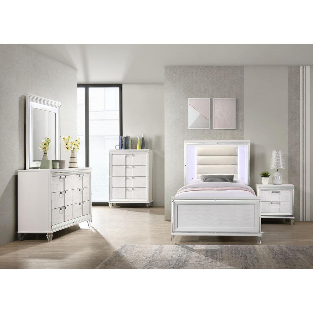 Charlotte Youth Twin Platform 3PC Bedroom Set in White. Picture 2