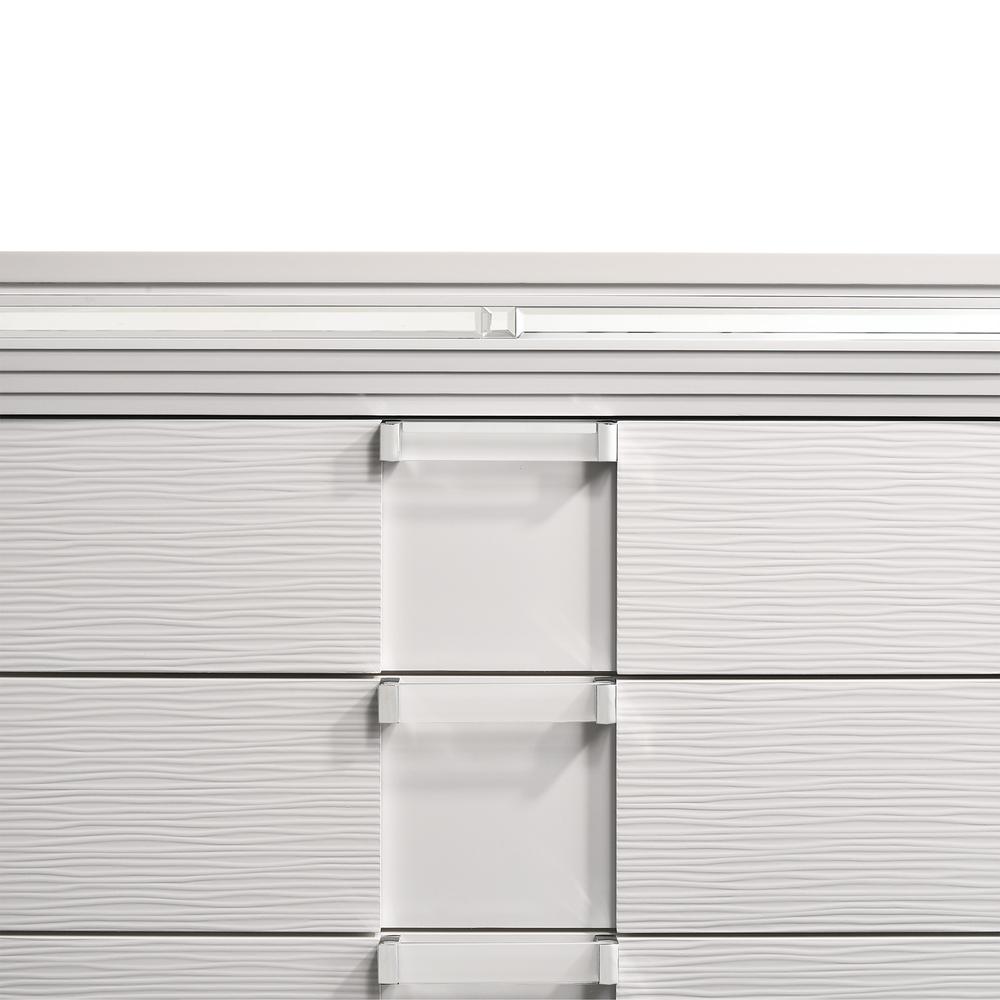 Picket House Furnishings Charlotte 5-Drawer Flip-Top Chest in White. Picture 8