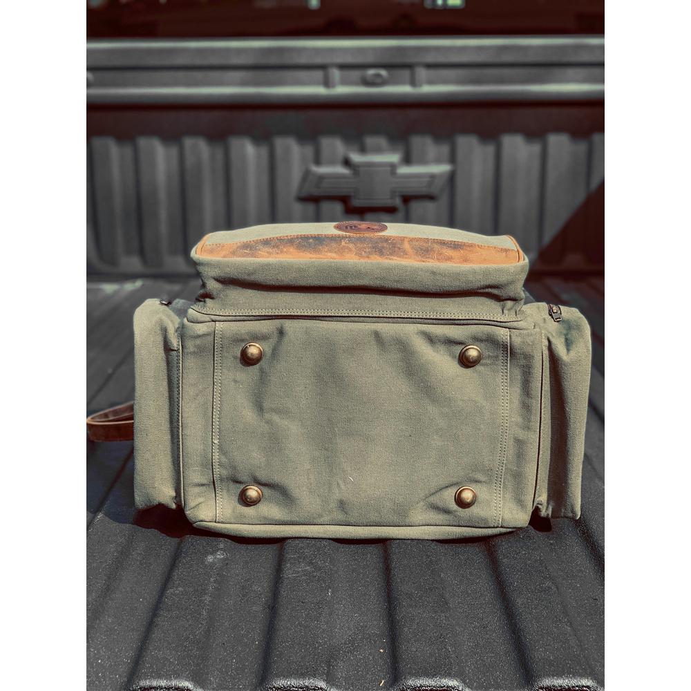 Canvas and Leather Field / Range Bag. Picture 9