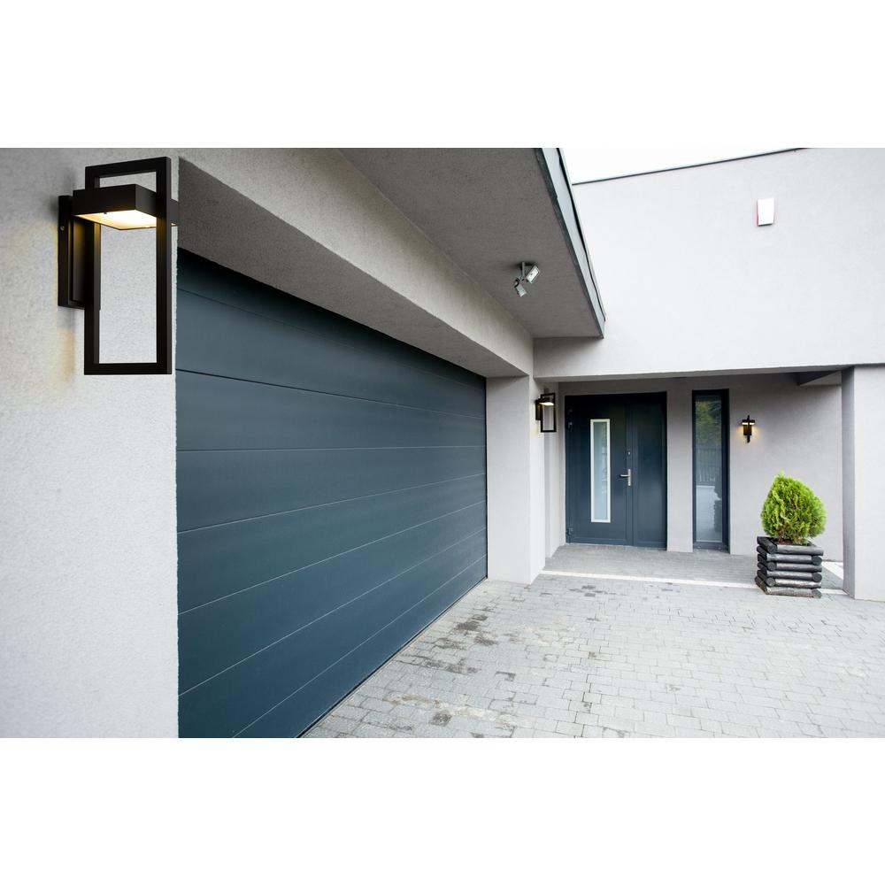 1 Light Outdoor Wall Light. Picture 6