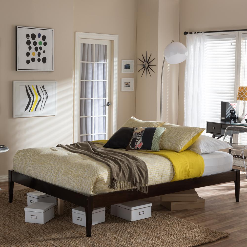 Bentley Mid-Century Modern Cappuccino Finishing Solid Wood Queen Size Bed Frame. Picture 5