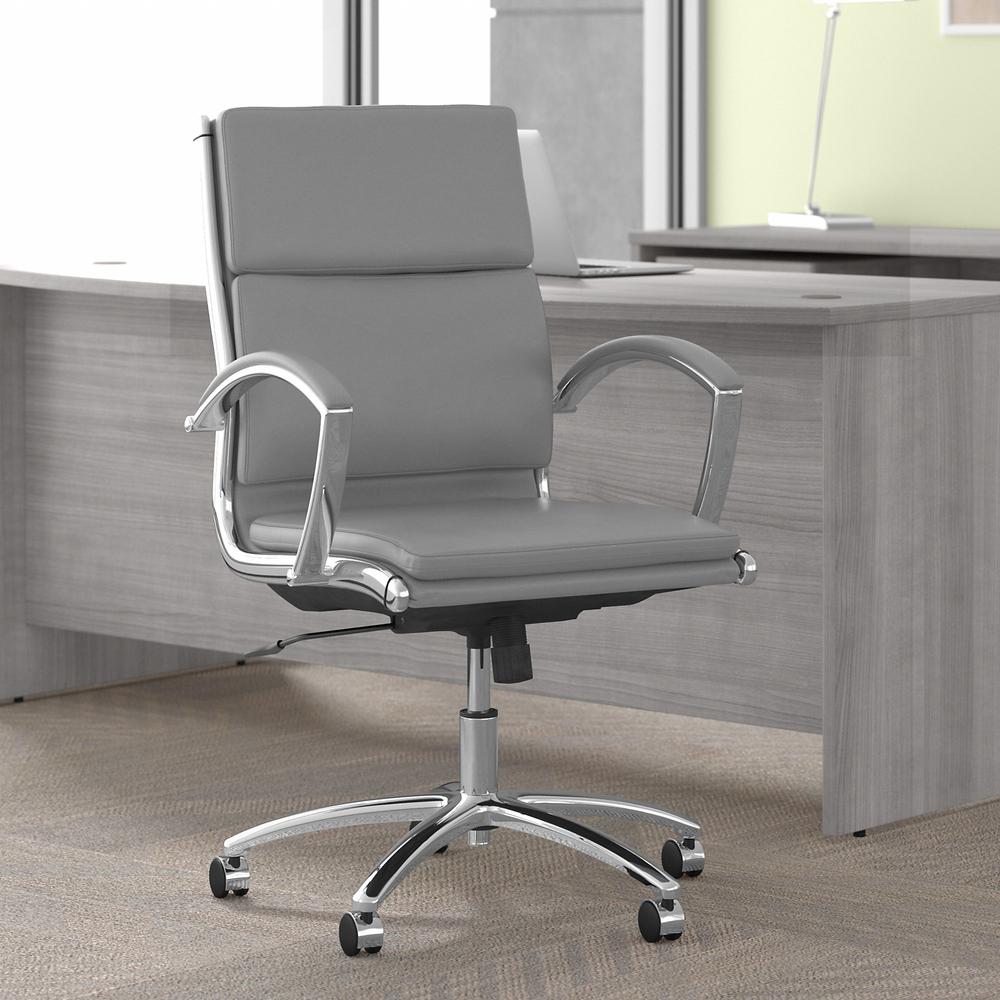 Bush Business Furniture Modelo Mid Back Leather Executive Office Chair - Light Gray Leather. Picture 2