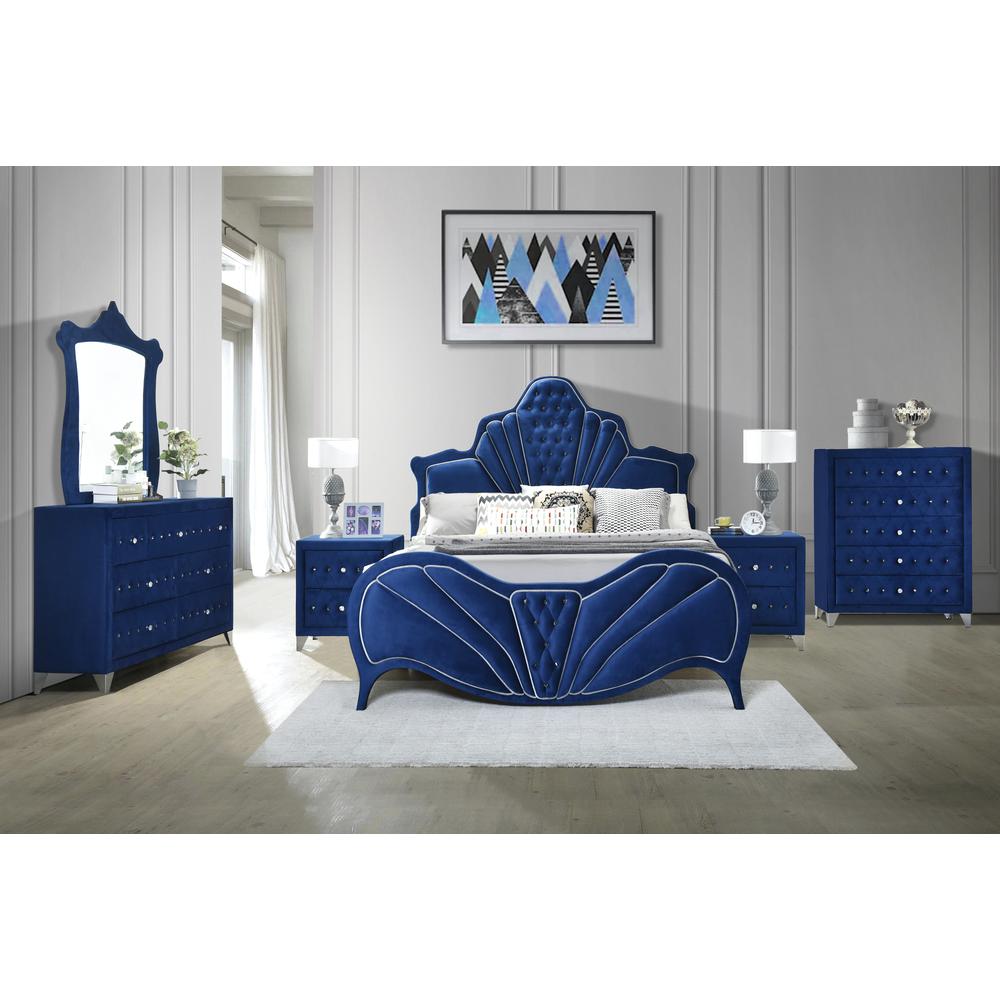Queen Bed, Blue Velvet. Picture 2
