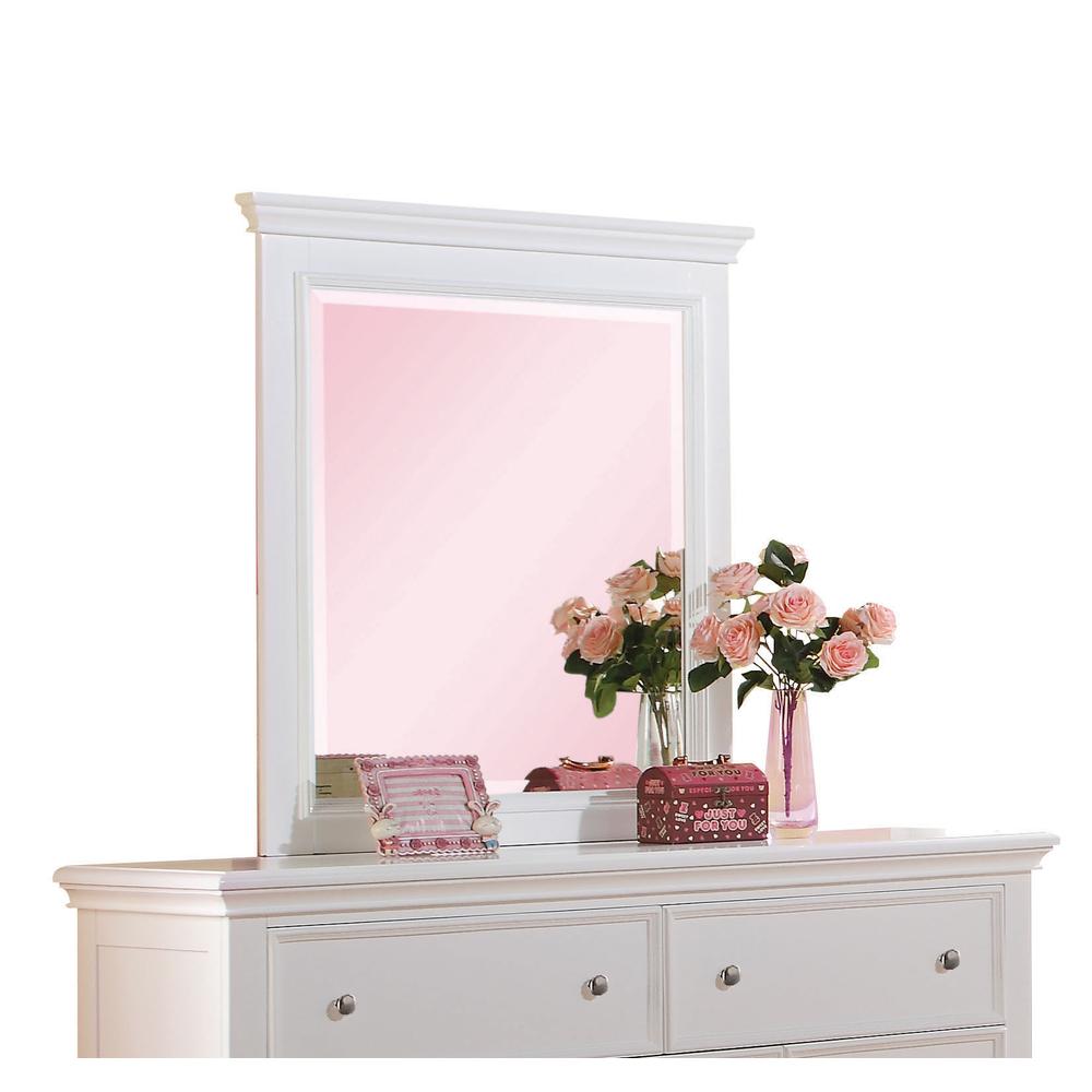 Lacey Mirror, White. Picture 1