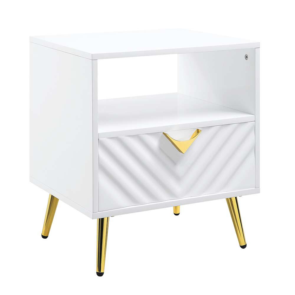 Gaines White High Gloss Finish End Table. Picture 1