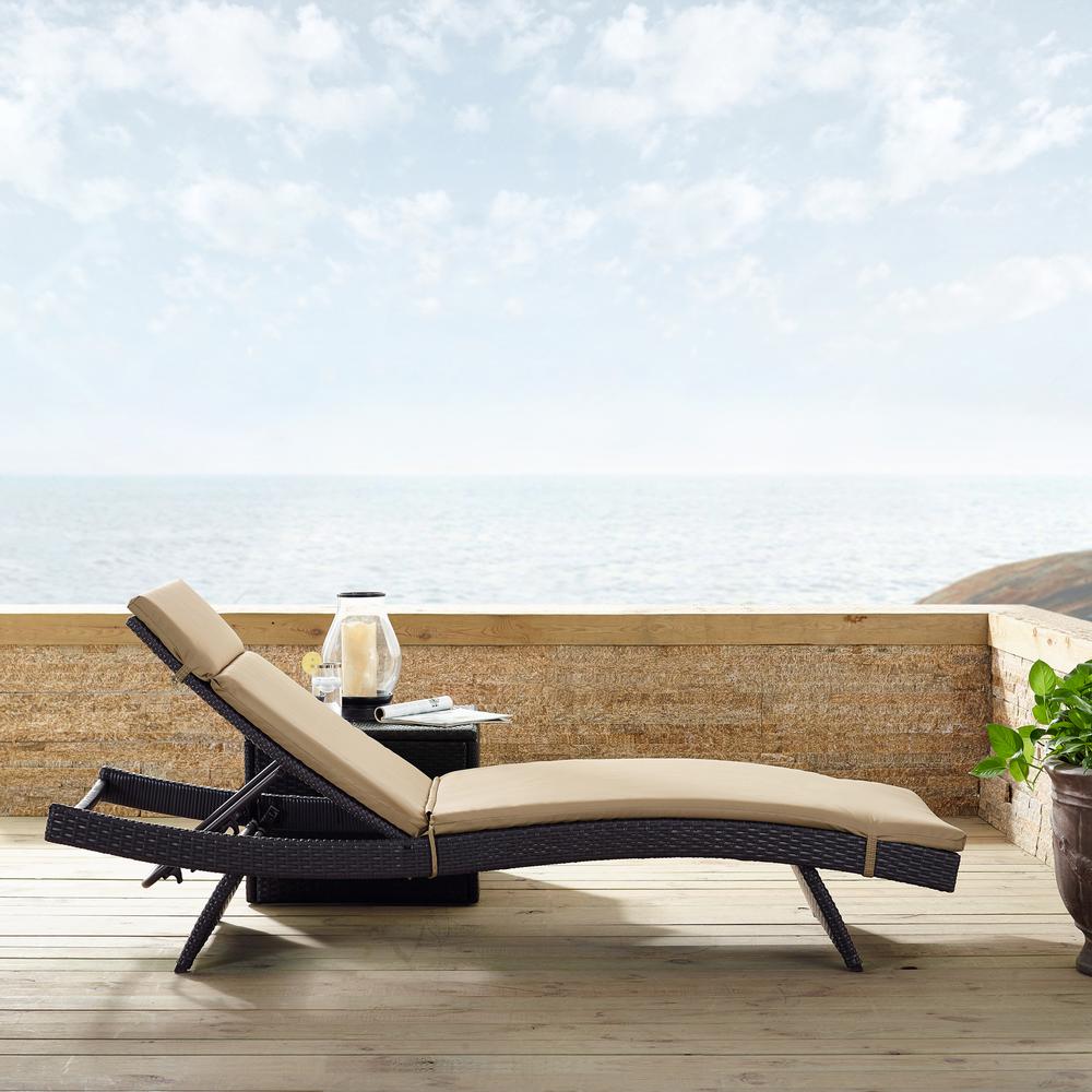 Biscayne Outdoor Wicker Chaise Lounge Mocha/Brown. Picture 4