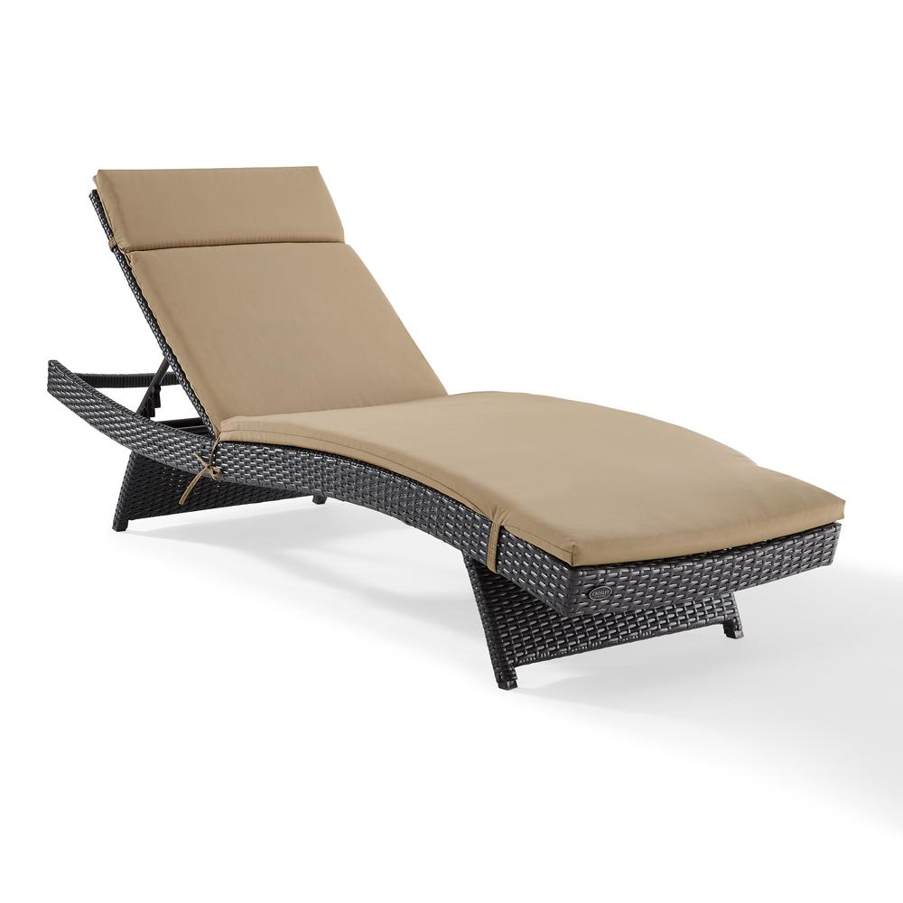 Biscayne Outdoor Wicker Chaise Lounge Mocha/Brown. Picture 9